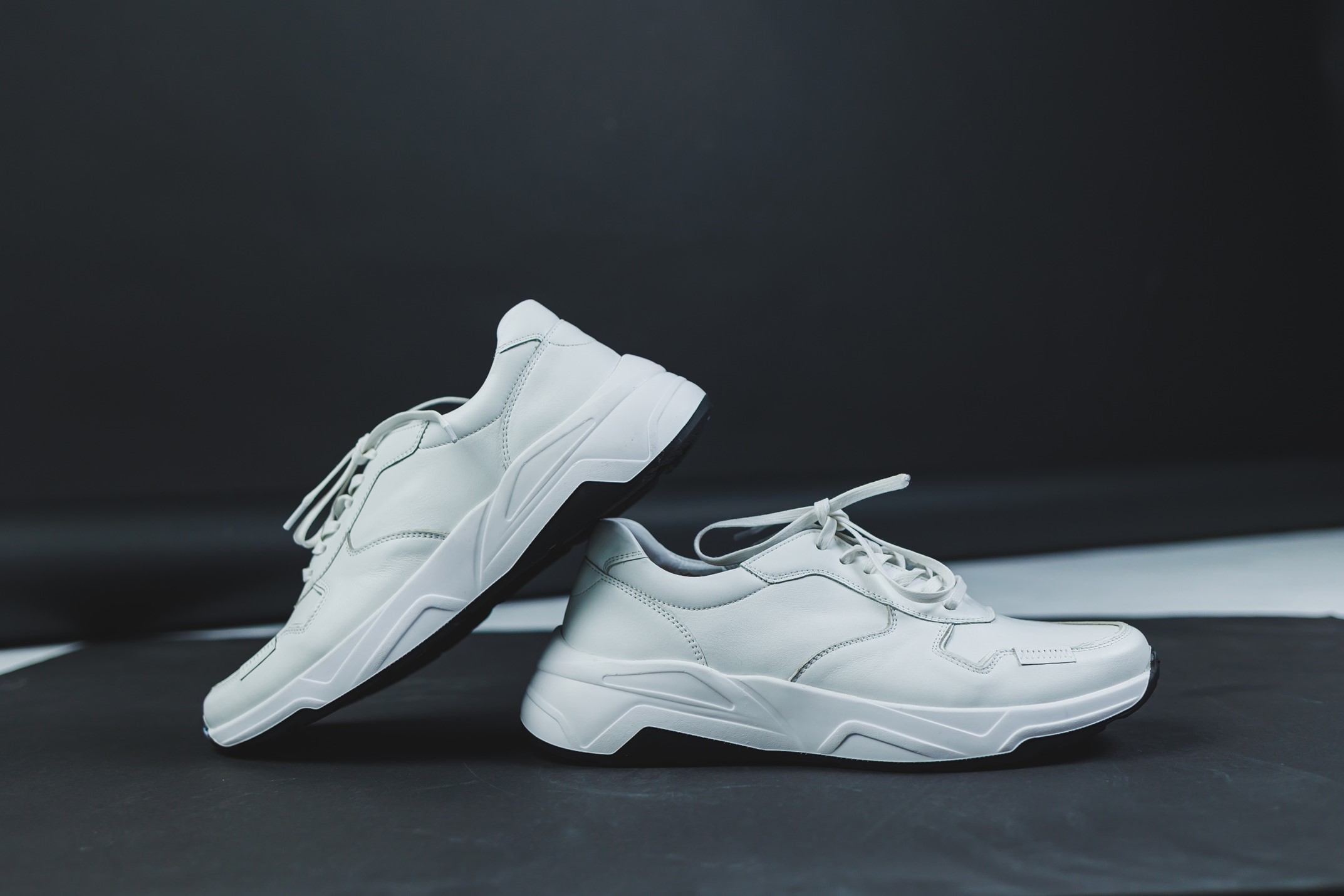 Read more about the article רצים על זה: איך לקנות נעלי סניקרס לבנות?